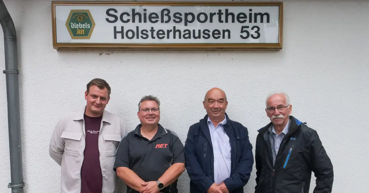 Mike Pytlik (RET) für DorstenOnline vor dem Schießsportheim